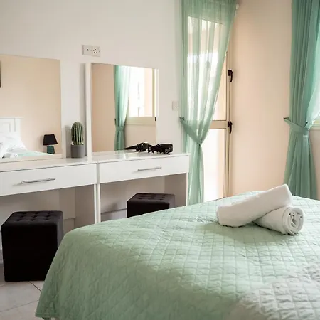 Noyas Place- Amazing 2bdrm With Swimming Pool Complex Apartament *