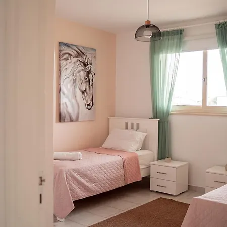 Noyas Place- Amazing 2bdrm With Swimming Pool Complex Apartament Pafos