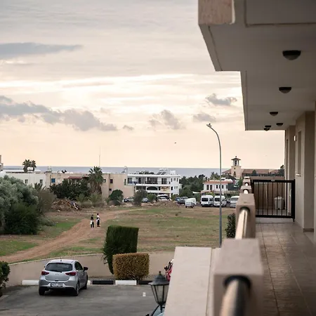 Noyas Place- Amazing 2bdrm With Swimming Pool Complex *