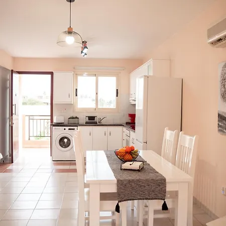 Noyas Place- Amazing 2bdrm With Swimming Pool Complex Pafos